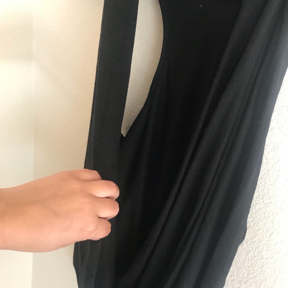 BLACK FABLETICS WORKOUT TOP - Picture 3 of 4